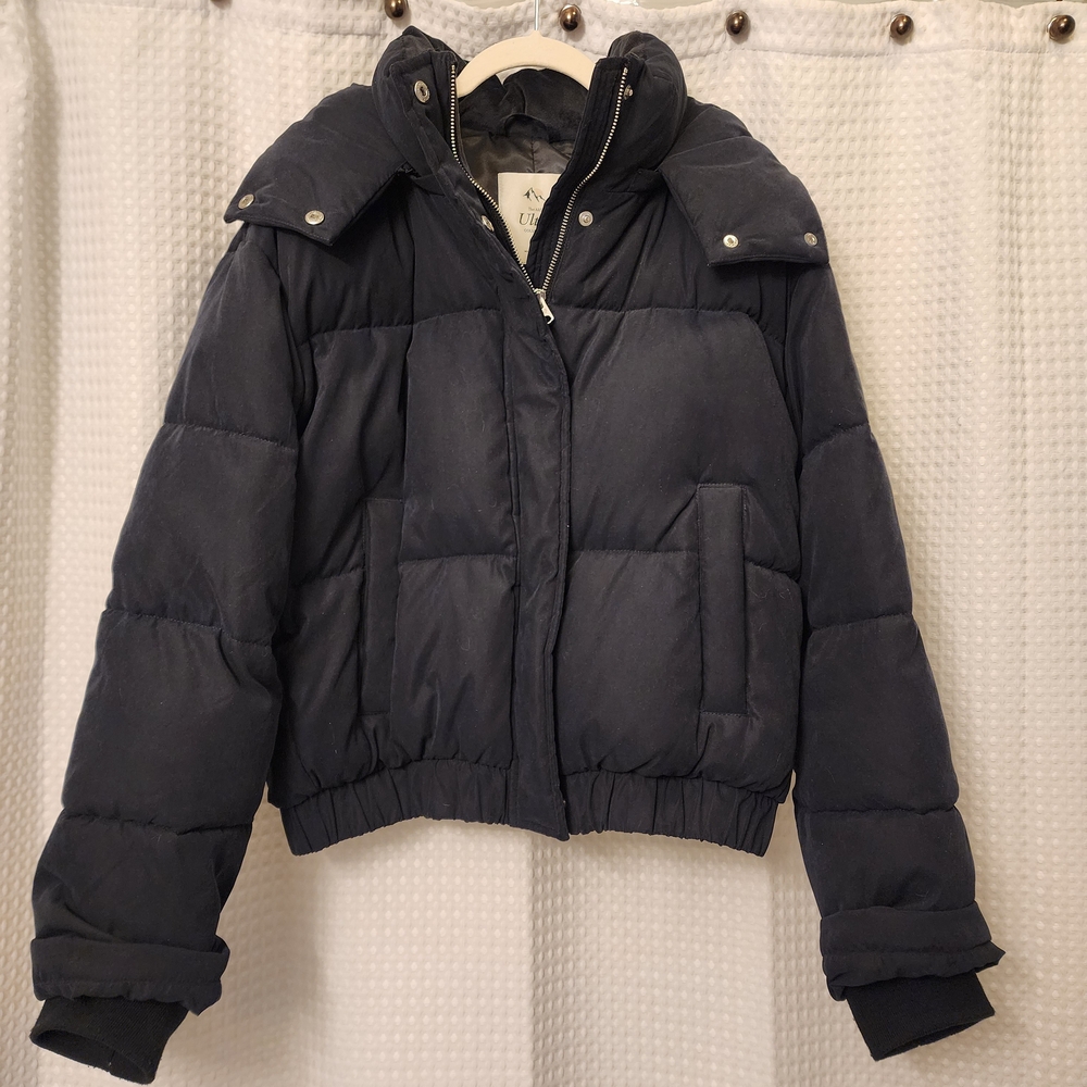 Abercrombie & Fitch Black Puffer Jacket Size Med But Fits Large Super Soft
